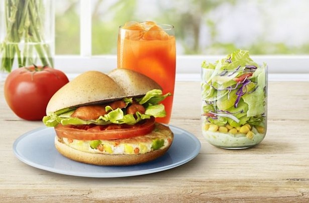 「ベジタブルチキンバーガー」(単品340～370円)をはじめ、野菜を使用したメニューがマクドナルドに勢ぞろい！