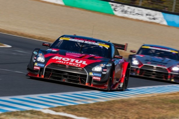 MOTUL AUTECH GT-R(前)とS Road CRAFTSPORTS GT-R(後）