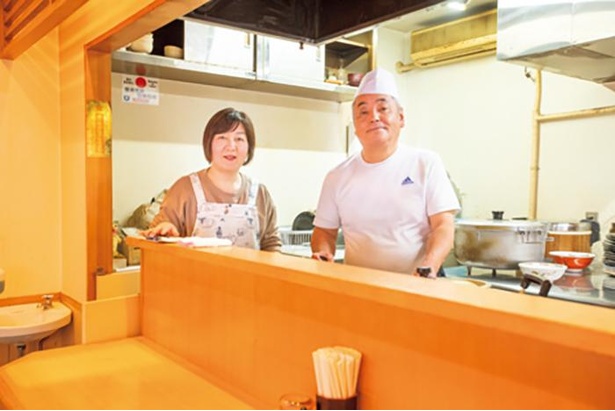店主の浅見誠一さんと奥様。夫婦で営む