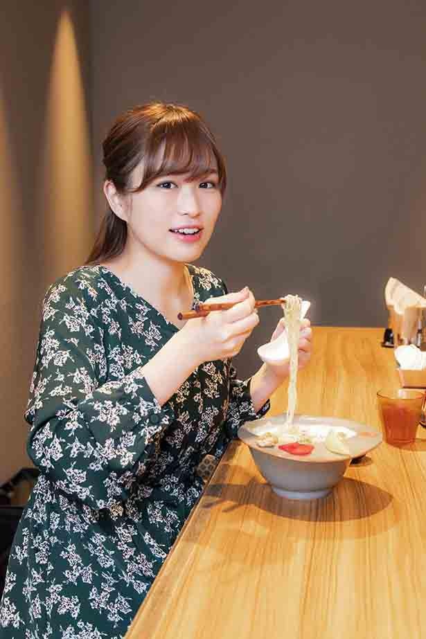 未公開ショットあり 神奈川ゆかりの美女がお気に入りのラーメン店を案内 タレント 伊藤かりんさんのlove麺は ウォーカープラス