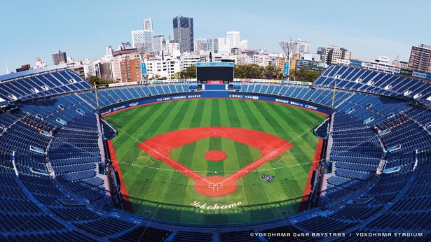 新設されたレフト側ウィング席も望めるスタジアム全景