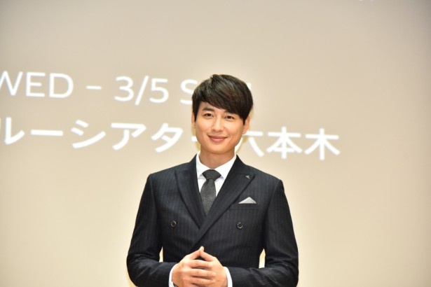 フォトセッション時も常に笑顔のジフン