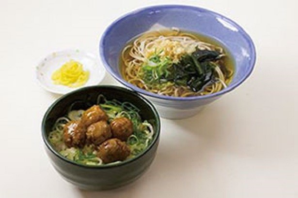 【写真を見る】「鶏つくね丼定食」(640円)