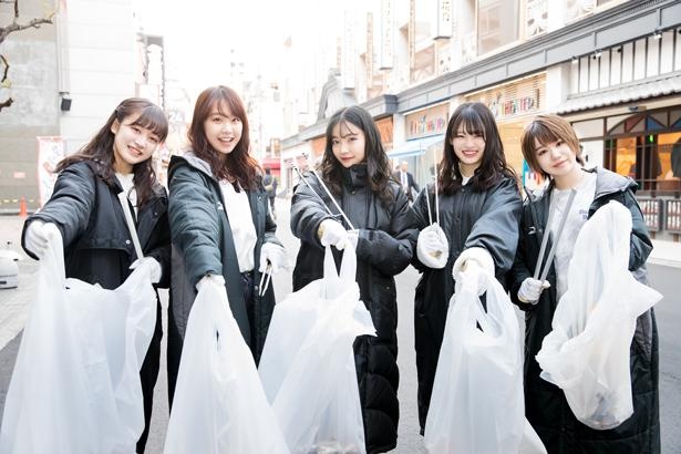 人気アイドルグループnmb48が大阪で清掃活動 10年間の感謝を込めて難波お掃除隊を結成 ウォーカープラス