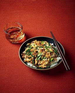 味つけはしょうゆだけ！“冷蔵庫の魔人”が教える、スタミナにら玉丼