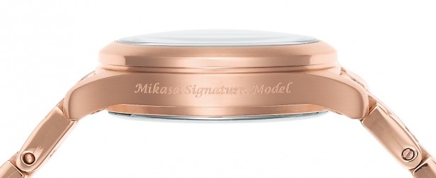 ケースサイドには「Mikasa Signature Model」との刻印入り