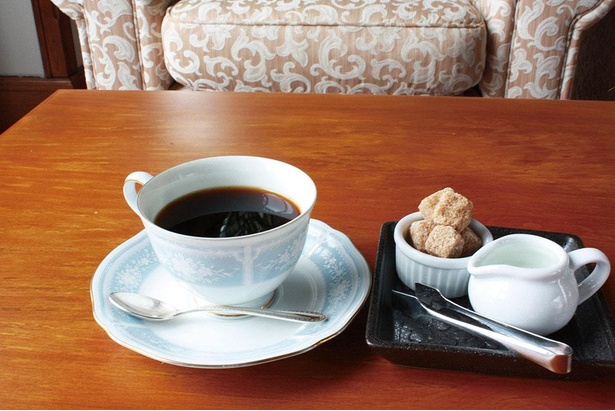 車山の天然水を使用した「コーヒー」(税込500円)を飲んでひと休み/ 車山高原スカイパークホテル