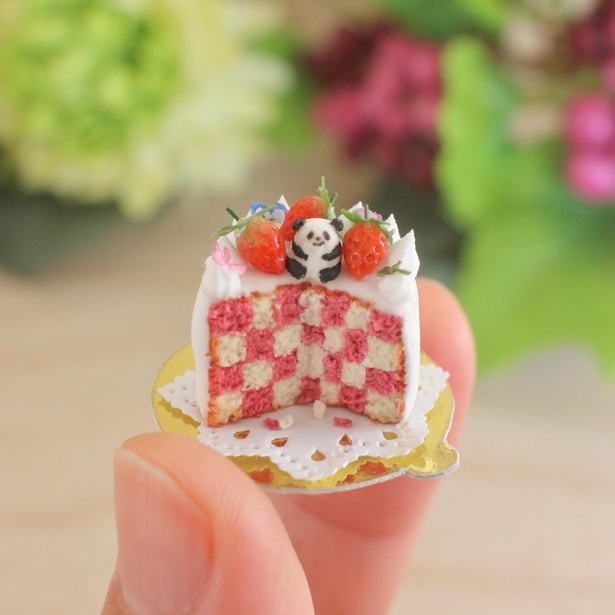 断面がかわいらしいパンダのケーキ