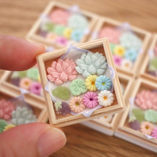 カラフルな色味がかわいらしい和菓子