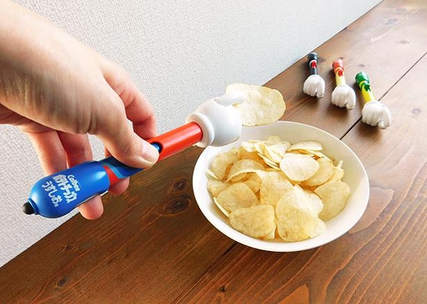 テレビやスマホゲームのお供に！手を使わずに食べられるポテトチップス専用デバイス