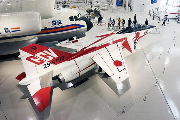 航空自衛隊岐阜基地で、技術研究やテストパイロットの教育にも使われた「三菱 T-2 CCV研究機」