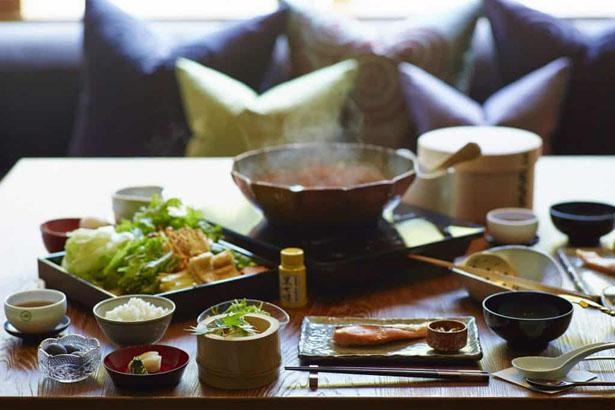 朝食は旬の野菜を料理長特製の出汁で味わう朝鍋/星のや京都