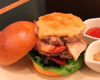 ミシュラン三ツ星の流れを受け継ぐ逸品バーガーが味わえる！