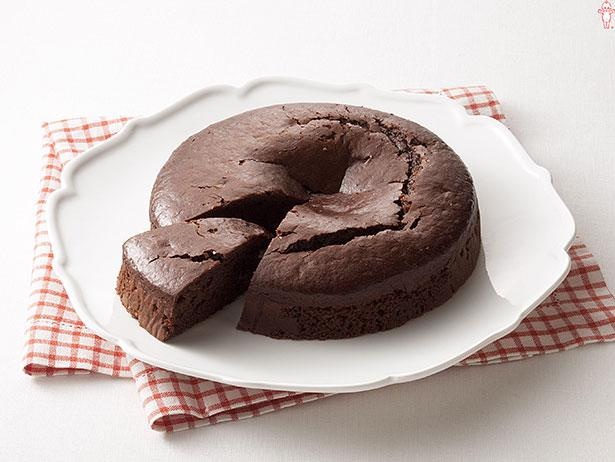 【写真】アメリカンケーキは生地にマヨネーズを加えることで、ふくらみやすくやわらかくなり、表面はサクッとした食感に