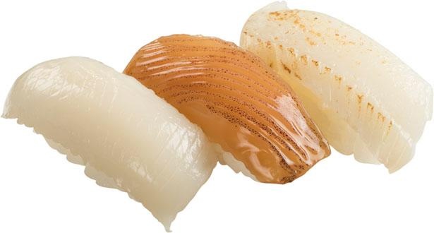 「いか3貫盛り」(100円・税抜)。左からいか・たれ漬け真いか・炙りむらさきいか/スシロー