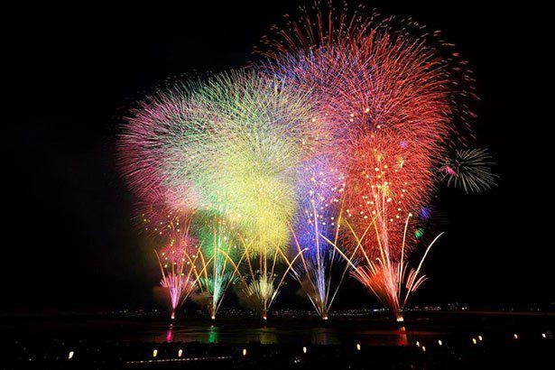 日本三大花火大会 とは 日本最大規模の超大型花火大会をチェック 花火大会21 ウォーカープラス