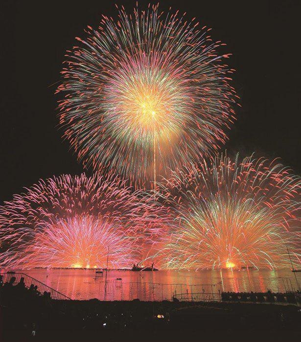 水中花火と水上花火の違いとは それぞれの代表的な花火大会も紹介 ウォーカープラス