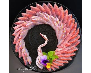 タコでプリンセスが描かれる!?魚介の盛り付けで描かれる「お刺身アート」が話題