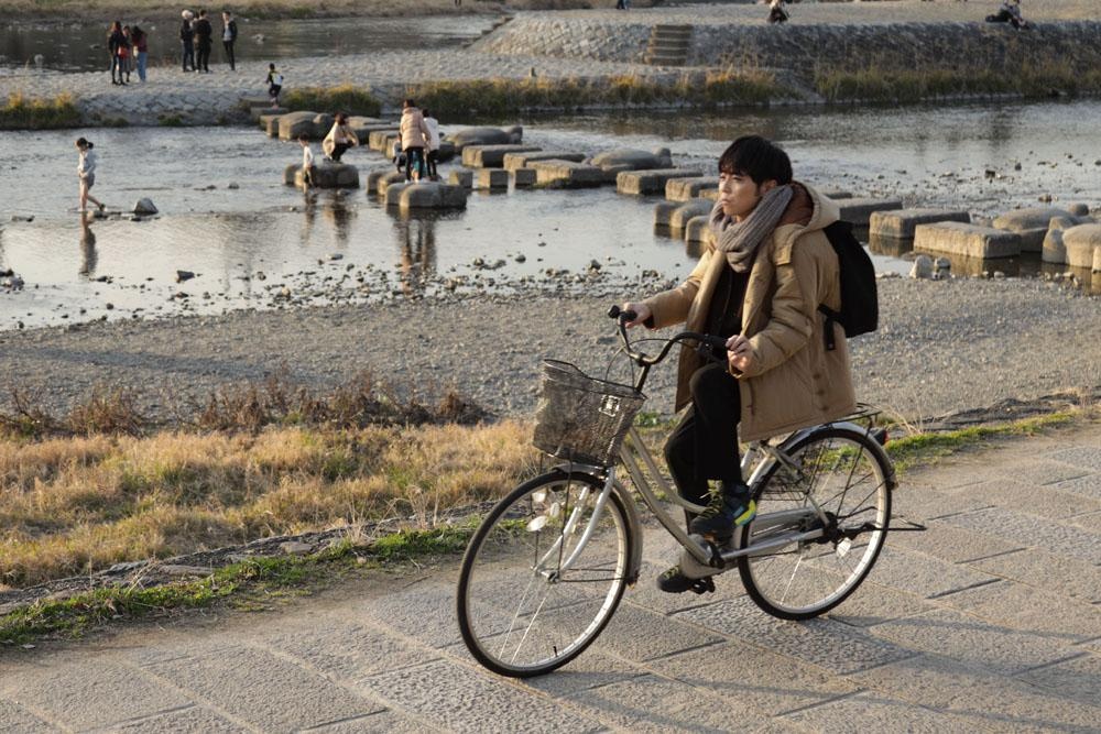 梶裕貴演じる冴えないアラサーサラリーマンの摘木健一