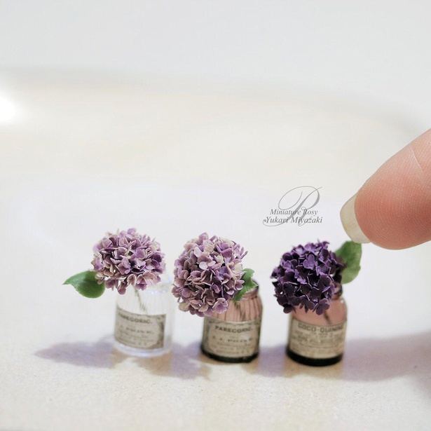 指先サイズの紫陽花がかわいらしい