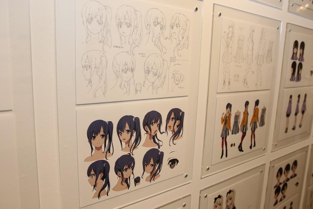 キャラクターの様々な表情やポーズ、衣装などが細かく指示されている
