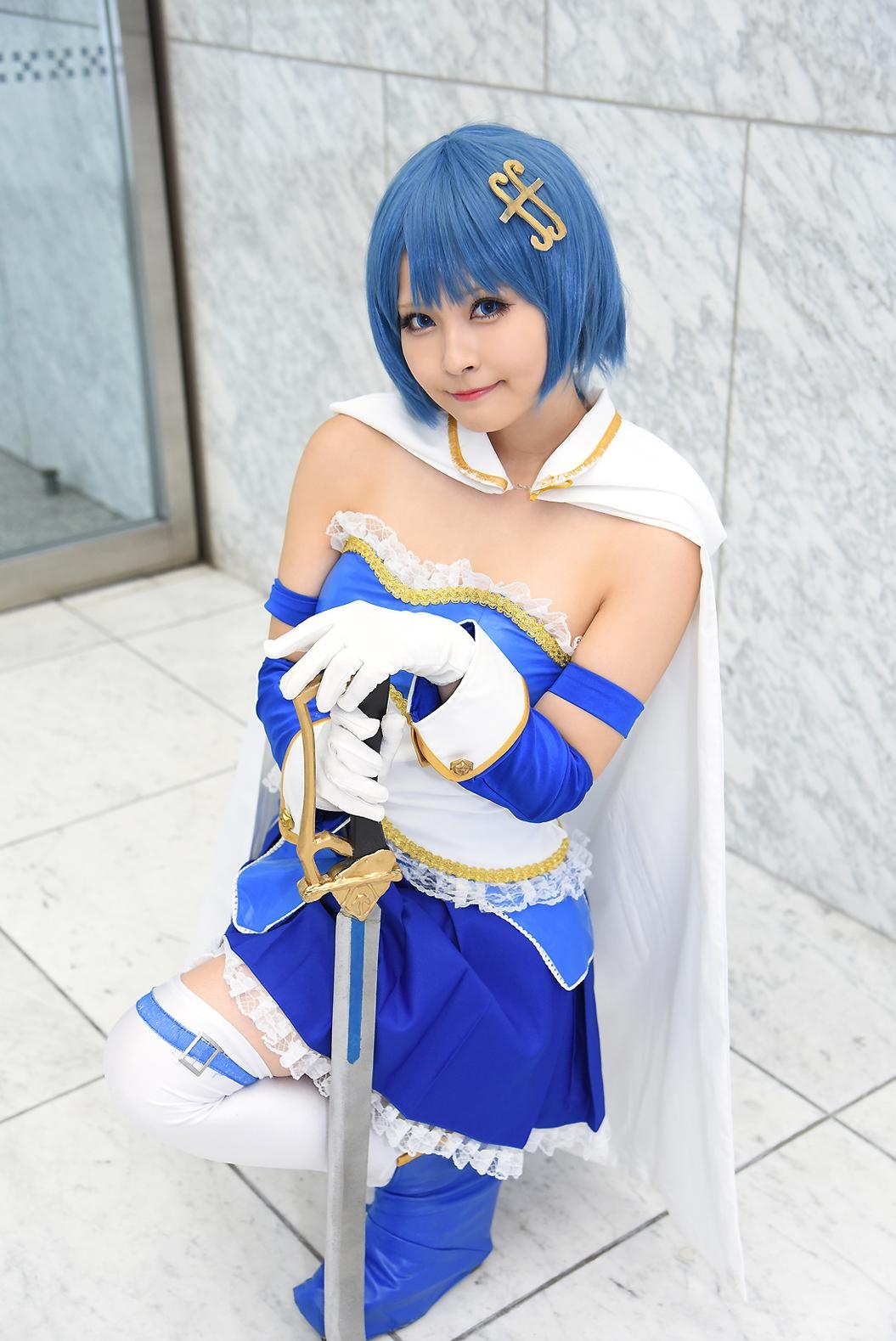 「魔法少女まどか☆マギカ」の美樹さやかに扮する天音ありぃさん