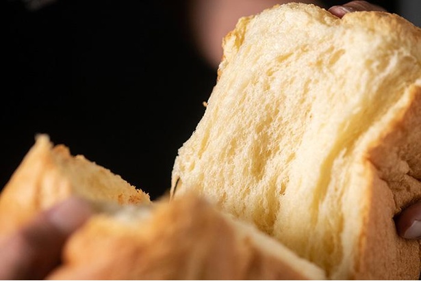 バターの香りなどで通常の食パンより甘く感じるが、糖分は最低限度にしてあるのだそう