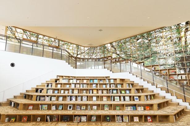 キーノ和歌山併設の市民図書館の見どころを紹介 スタバと蔦屋書店が入って超おしゃれ ウォーカープラス
