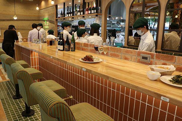 コメダ初のカウンターも設置