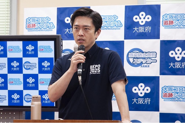 新型コロナウイルスの感染状況について報告する吉村知事