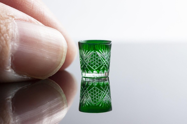 模様によって緑色の濃淡が繊細な作品