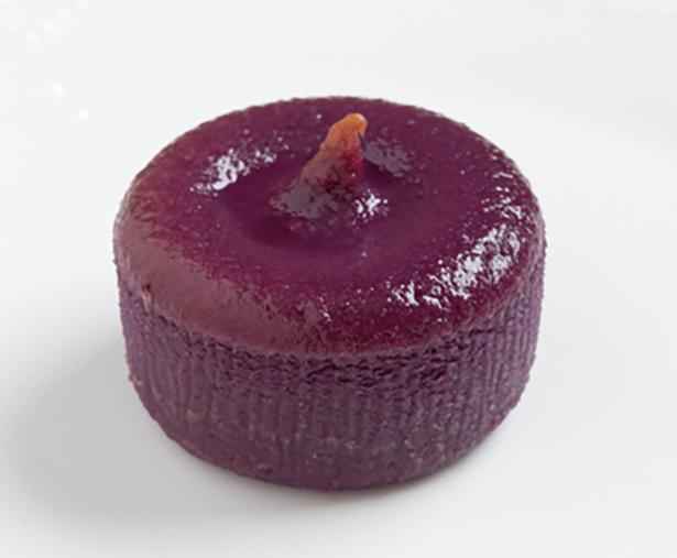 スイートポテトは紫いも(写真)、プレーン、濃厚の3種類から選べる /「MARI CAFE」