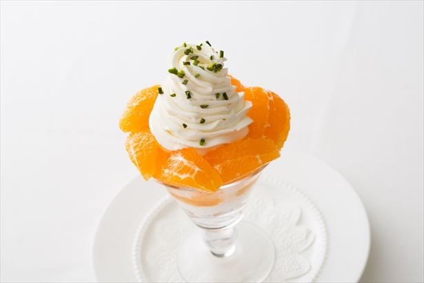「春のシトラスパフェ 」(972円）は3月1日(水)から 5月31日(水)までの販売