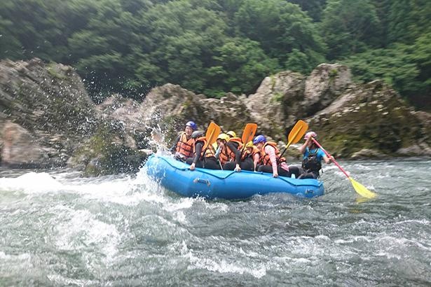全長16kmの保津川を、力を合わせて下ろう
