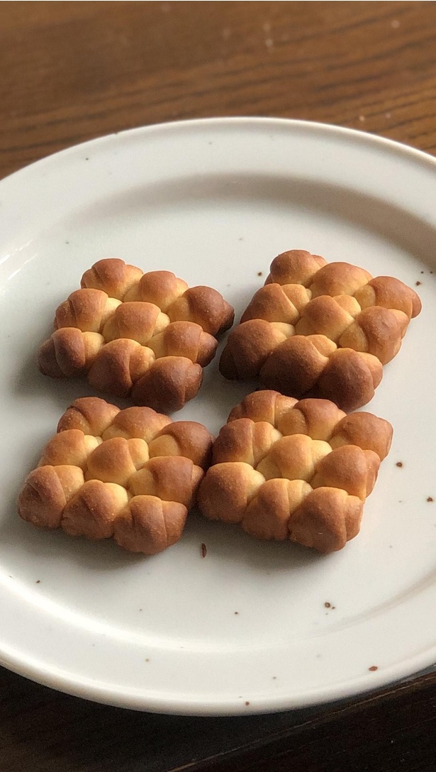 本物のパンのような焦げ目が食欲をそそる