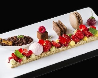 イチゴ×チョコ！絶品プレートをホテルで堪能