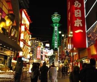 通天閣に光再び！ネオン改修完了  LEDで12色に輝く