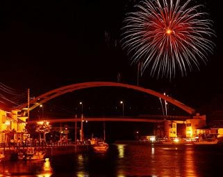 夜空に願いを！疫病退散のメッセージ花火を打ち上げる「壱岐島ふるさと花火」を開催