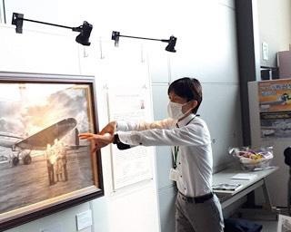 孤高の鉛筆画家の魅力に迫る。青森県立三沢航空科学館で「菅野泰紀 鉛筆画の世界」が開催中
