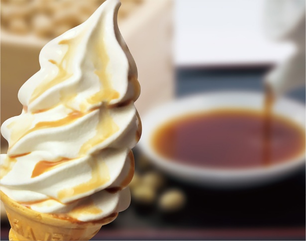 とちまるショップ「日光ろばたづけ本舗 醤油豆乳ソフトクリーム」(410円)