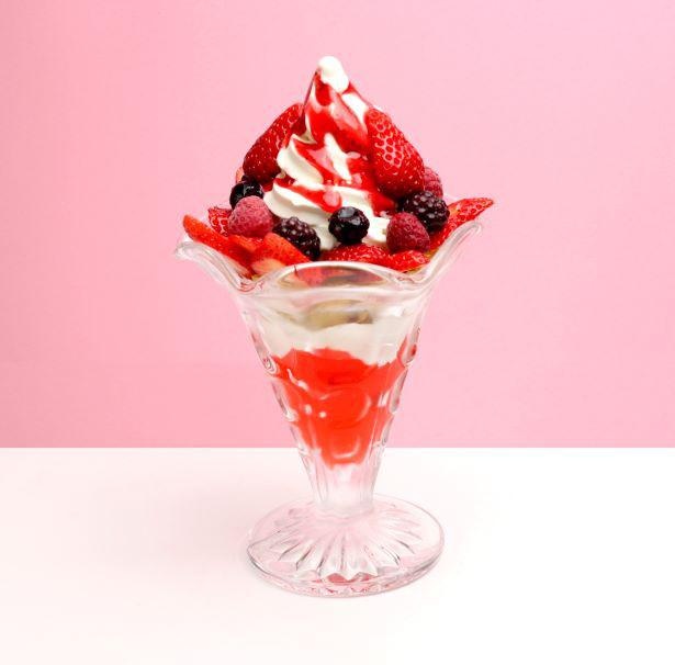 「珠玉のベリーベリー ストロベリーパフェ」(1280円)