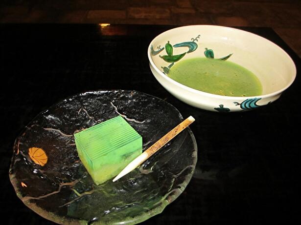 季節のお菓子と抹茶で日本を味わえる