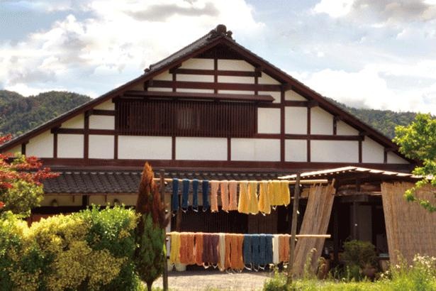 美しい風景に溶け込む、古きよき日本の雰囲気が漂う/大原工房