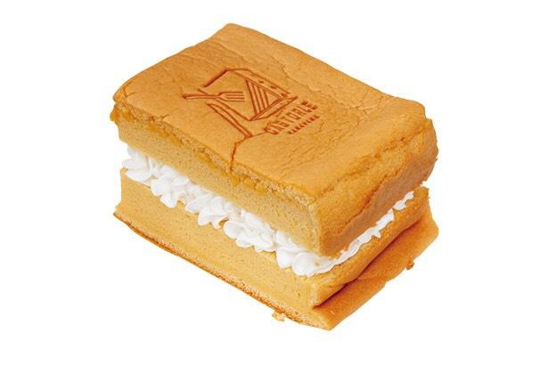 コクのある生クリームをたっぷりサンドした「生クリーム」(820円) / 「カストーロ金山」(名古屋市中区)