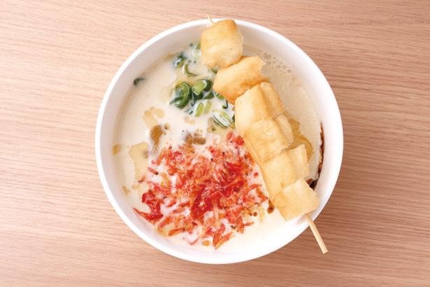 桜エビをたっぷりトッピングした「オハヨウ台湾」(税込 550円) / 「好日茶楼 GOOD DAY CHARO(グッディ チャロウ)」(名古屋市中区)