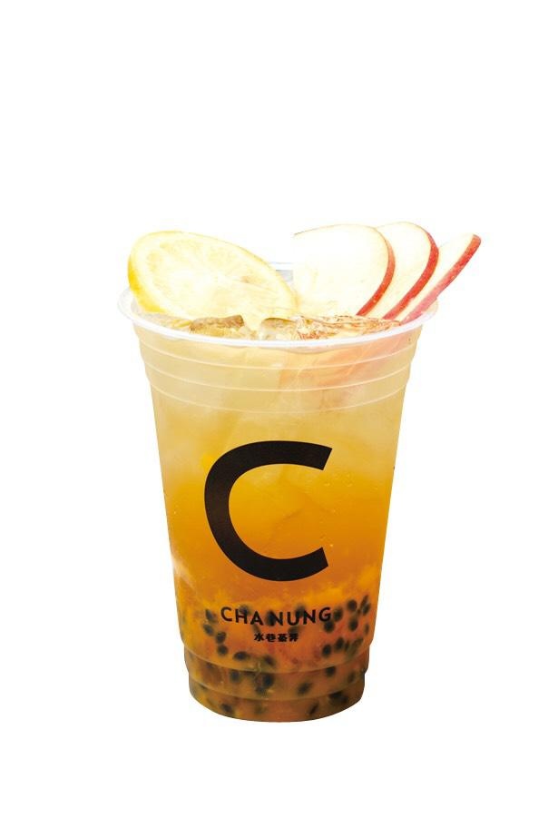 フルーツ盛りだくさんの「台湾NO1. フルーツティー」(650円) / 「CHA NUNG(チャ ノン)」(名古屋市中区)