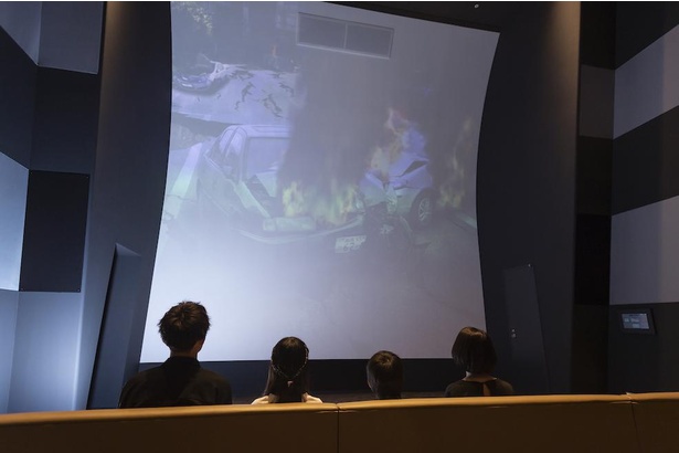 高さ6ｍもの巨大スクリーン「タスカルシアター」の大迫力の映像で、災害の恐ろしさを体感/あべのタスカル