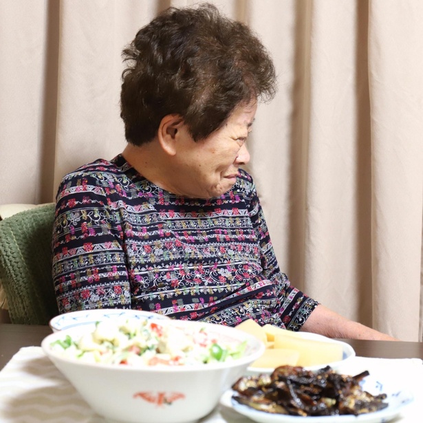 最近は、先に食事を済ませることが多いという"おばあ"。大迫さんは食事をしながら何気ない会話を楽しむ時間が心地よいという