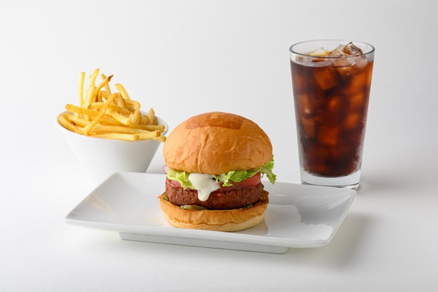 動物性食品不使用のハンバーガー「ボタニカルバーガー」が8月14日から販売中