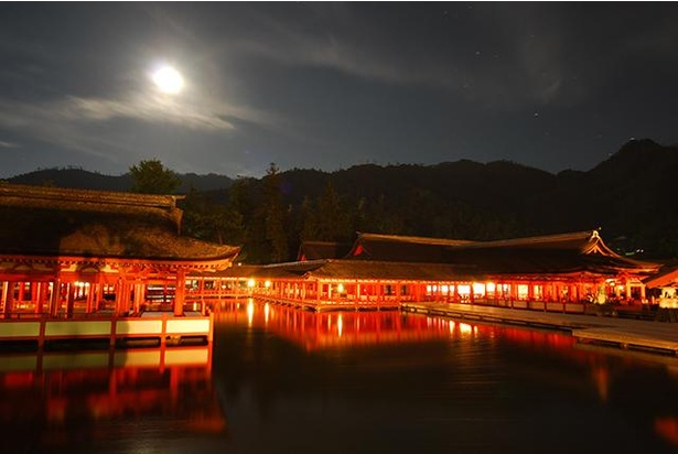 宮島の楽しみ方徹底ガイド！昼と夜で表情を変える嚴島神社と絶景が魅力